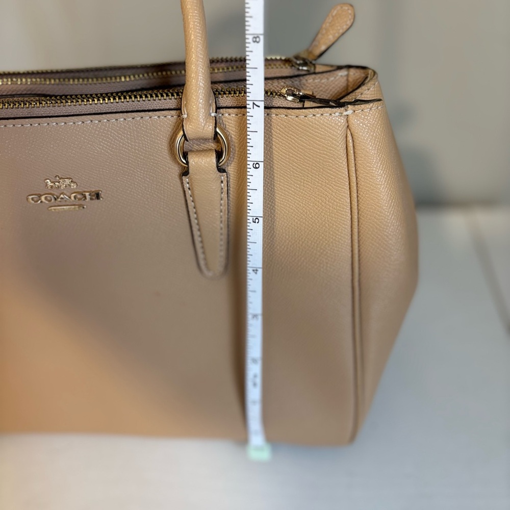 Coach Surrey Carryall satchel handbag in a light beige or nude tone - Picture 13 of 13